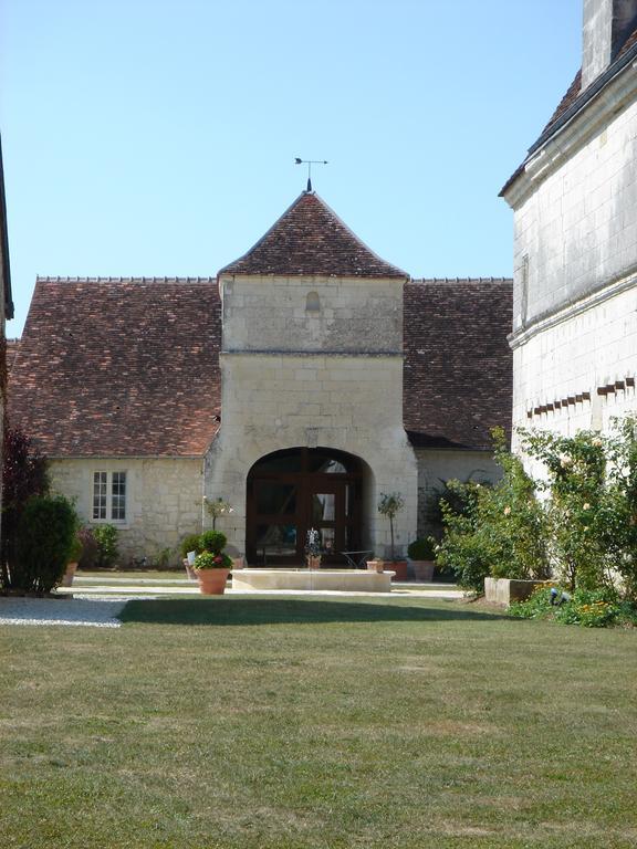 Manoir De La Rousselliere Aparthotel Loches Exterior photo
